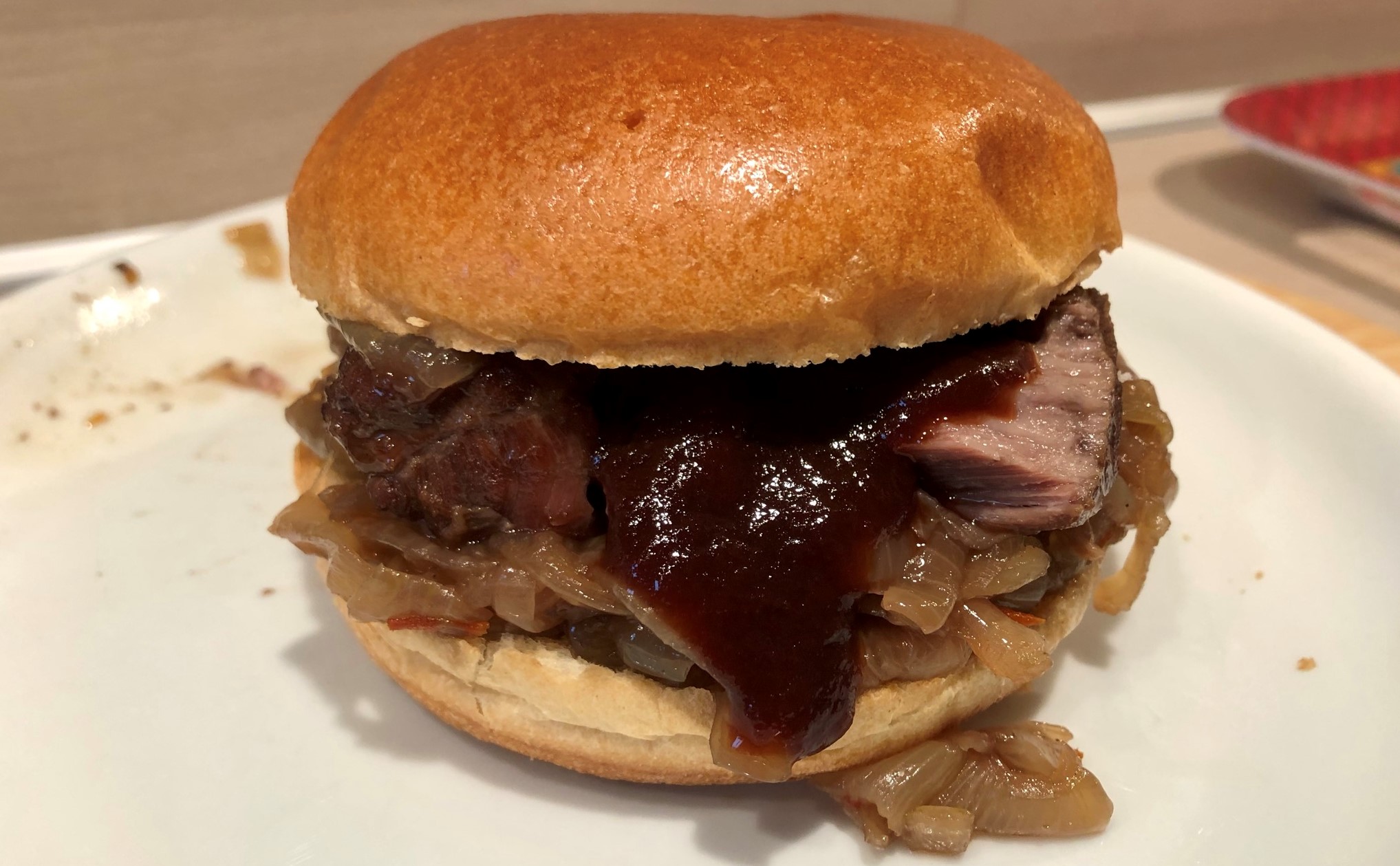 Schweinebäckchen mit Portweinzwiebeln