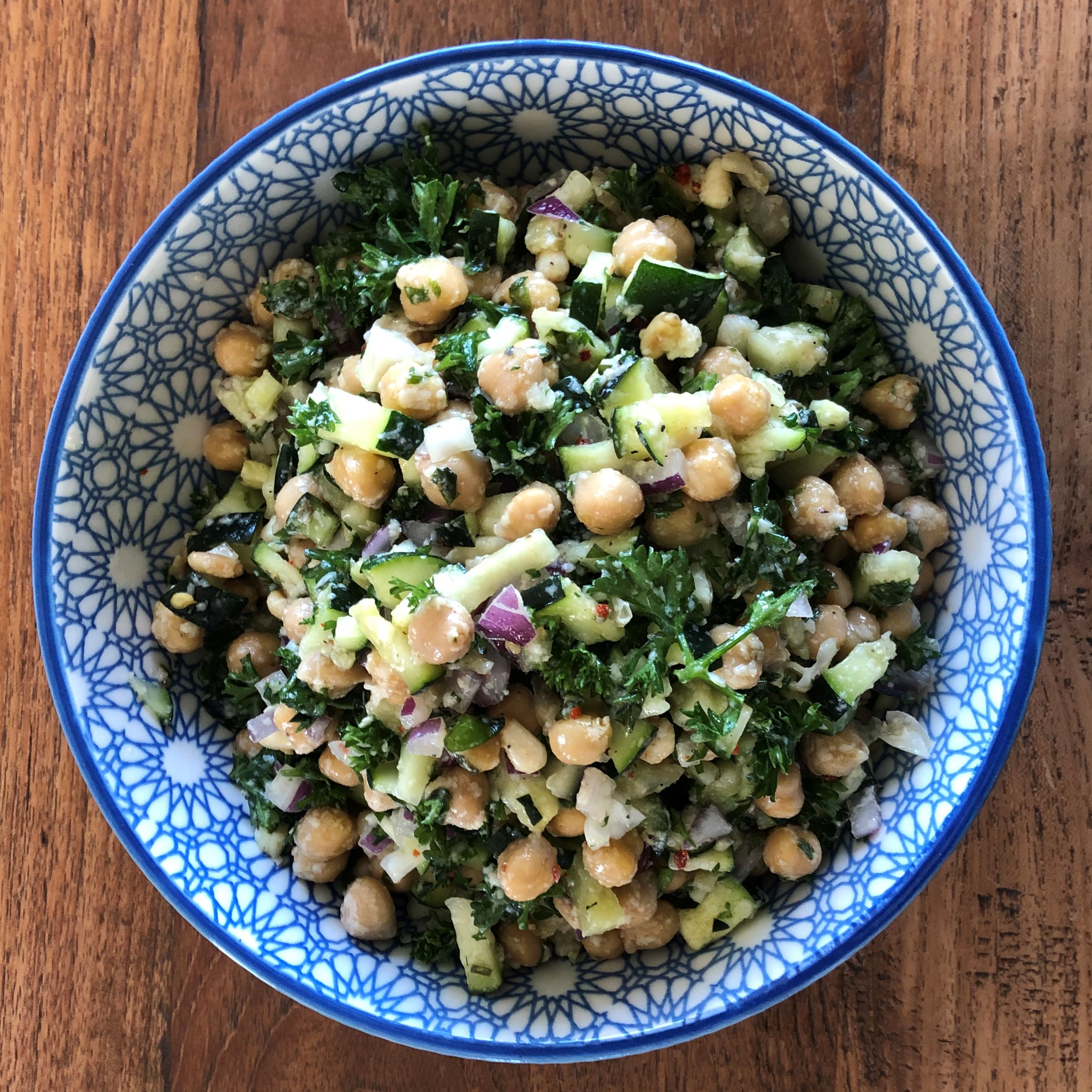 Zucchini-Salat mit Kichererbsen